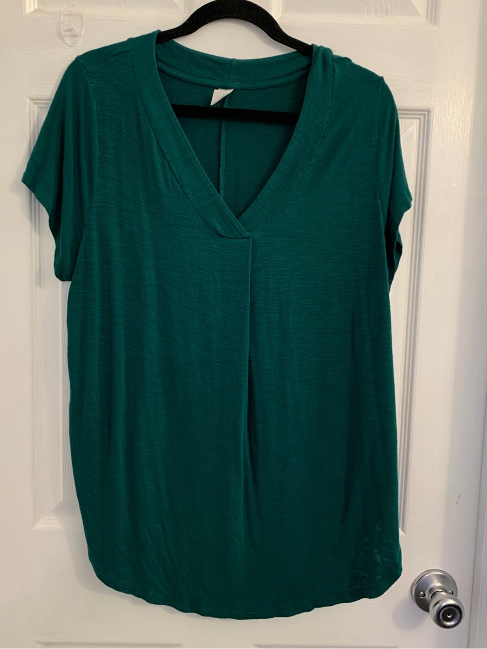 Old Navy Deep Green V-Neck Short Sleeve Top. Size large $8
